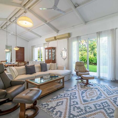 Hamptons Charm By Stayvista Luxury 5Br With Pool, Lawn & Table Tennis Алибаг Экстерьер фото